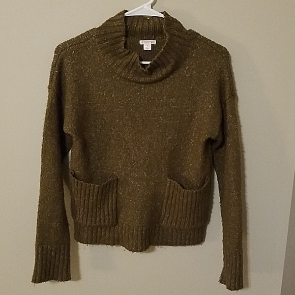 Xhilaration Sweaters - Trendy green sweater w/pockets
